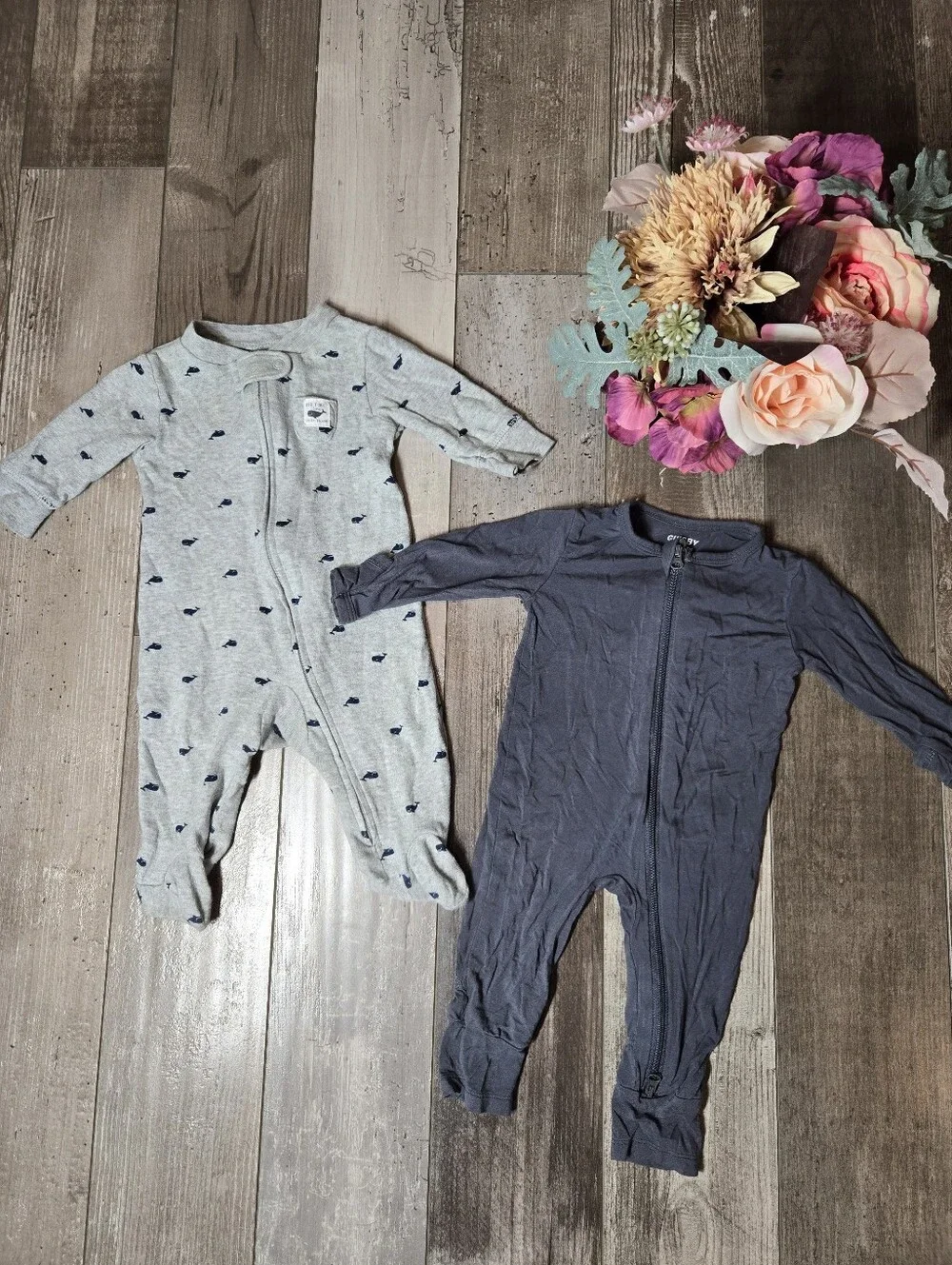 Guisby & Carter’s Baby Boy Sleepsuits – 2pc Bundle – Size 3–6M / 3M
